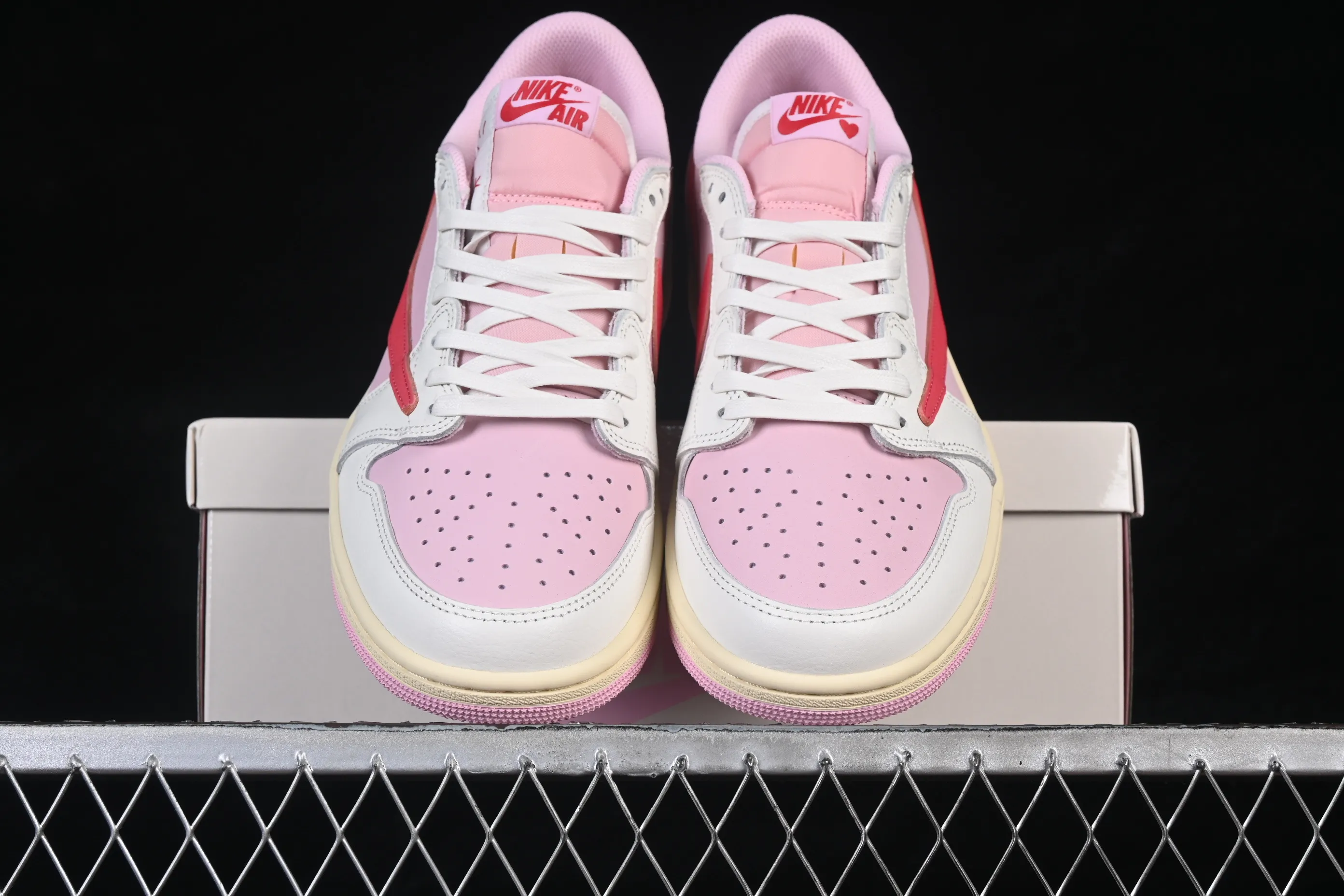 All categories Air Jordan Jordan series basketball shoes Air Jordan 1 Low pure original version Travis Scott x Air Jordan 1 Low OG AJ1 Joe 1 undercut low IQ7604-101